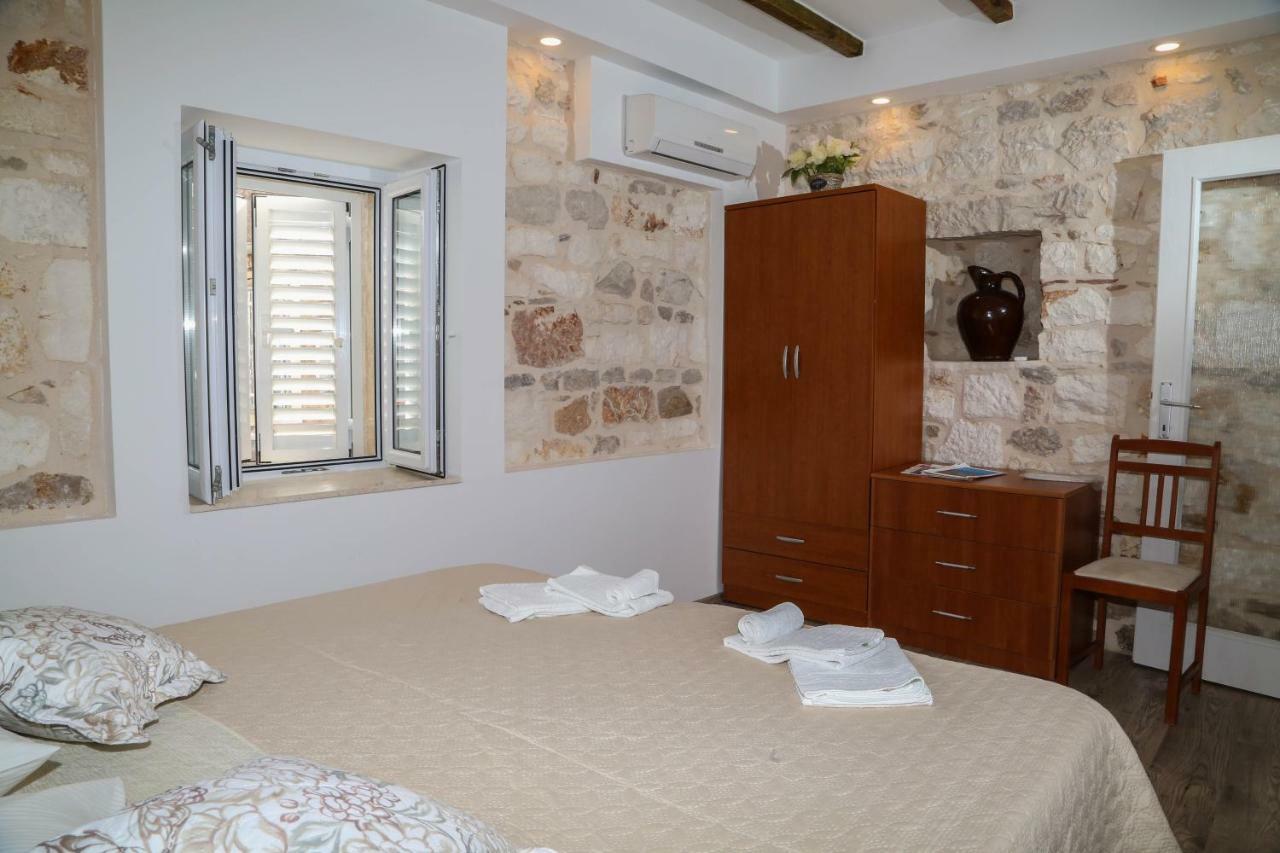 Apartments Seka Хвар Екстер'єр фото